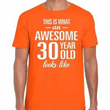 Awesome 30 year / verjaardag cadeau t shirt oranje heren