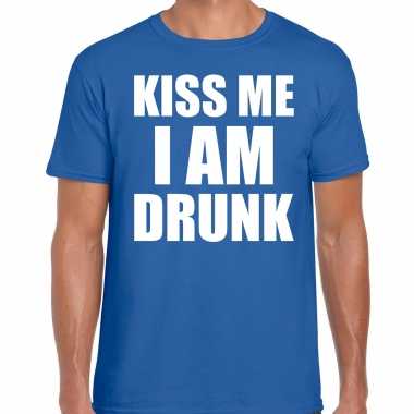 Blauw kiss me i am drunk shirt fun t shirt heren
