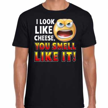 I look like cheese you smell like it funny emoticon shirt heren zwart