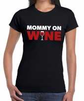 Fun t-shirt mommy on wine zwart dames